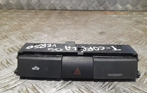 Toyota Corolla Verso AR10 Hazard light switch 153965