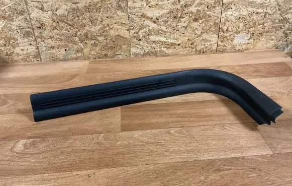 Volvo V50 Front sill trim cover 8641785 111371