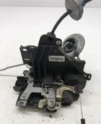 Volkswagen Caddy Front door lock 3B1837015