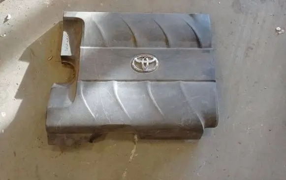 Toyota Sienna XL30 III Engine cover (trim) 112090P051