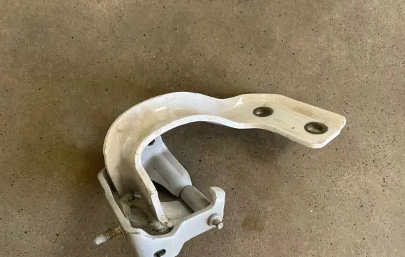 Tailgate/trunk/boot hinge