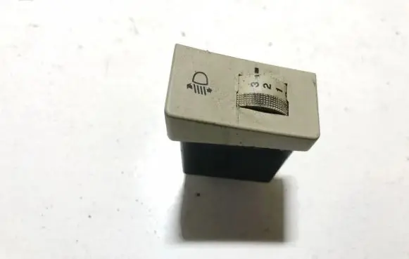 Hyundai Santa Fe Headlight level height control switch