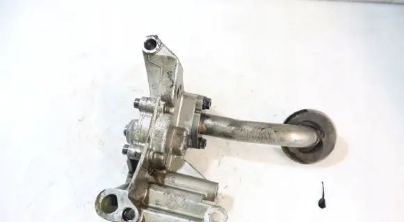 Volkswagen PASSAT B6 Oil pump 