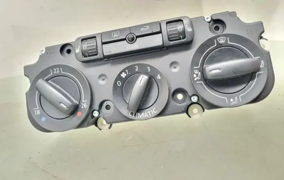 Volkswagen Golf V Climate control unit 1K0820047DQ 5HB00871951