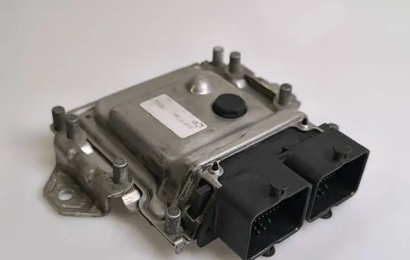 Nissan Pixo Engine control unit/module 0261504260