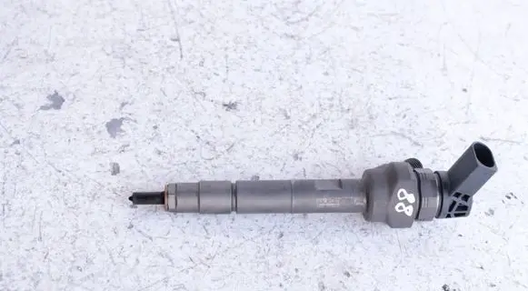 BMW 5 F10 F11 Fuel injector 7810702 045110616