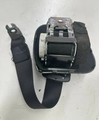 Ford Focus Rear seatbelt 33035173