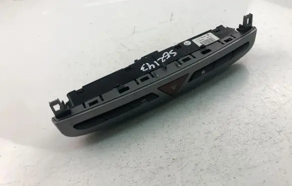 Peugeot 308 Hazard light switch 9659215177