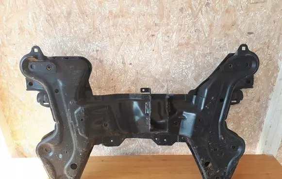 Peugeot 208 I Engine mounting bracket KJHGF32457YUIO