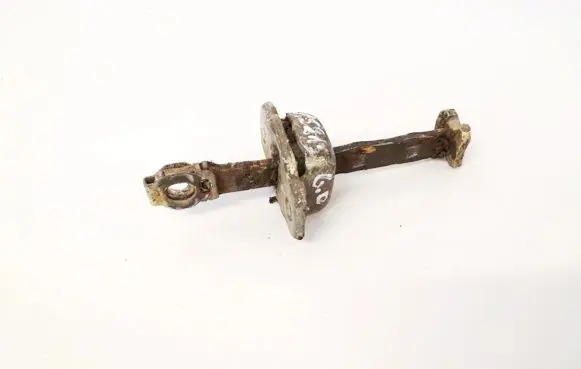 Volkswagen PASSAT B4 Rear door check strap stopper
