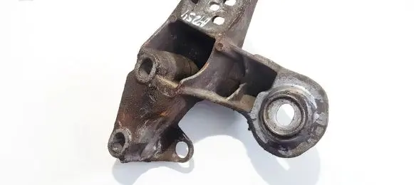 Audi A4 S4 B6 8E 8H Engine mounting bracket 8e0199351