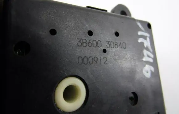 Subaru Impreza II Air flap motor/actuator 3B60030840