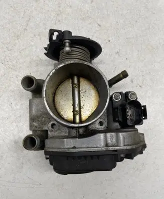 Audi A4 S4 B5 8D Throttle valve 058133063