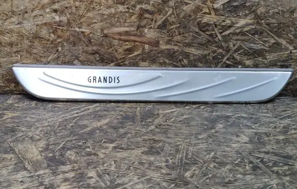 Mitsubishi Grandis Front sill trim cover MR576163