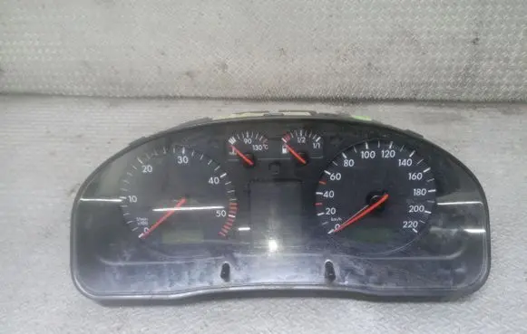 Volkswagen PASSAT B5 Speedometer (instrument cluster) 3B0919881N