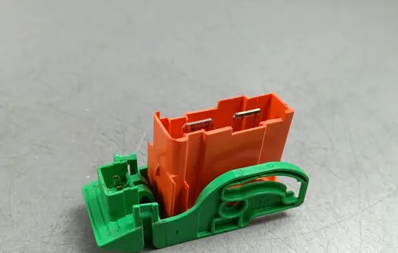 Mitsubishi Outlander Battery relay fuse 