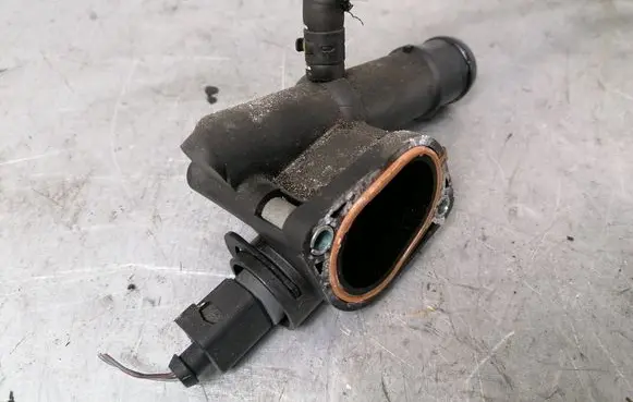 Thermostat/thermostat housing