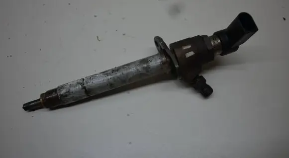 Jaguar XF X250 Fuel injector 5U3Q9K546AA