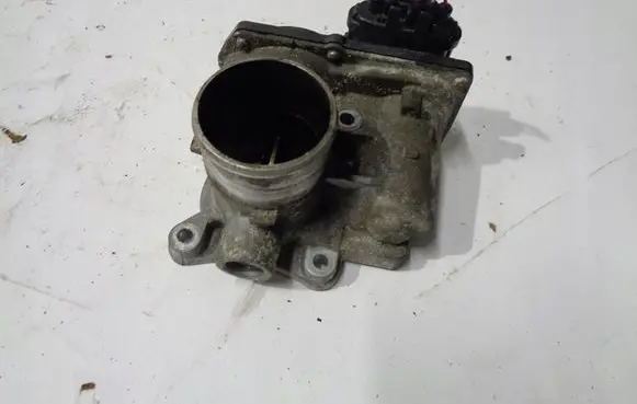 Toyota Auris E180 Throttle valve 261000N030