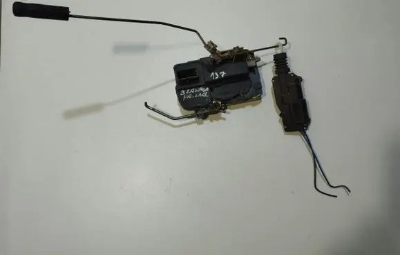 Citroen Berlingo Front door lock 804250017
