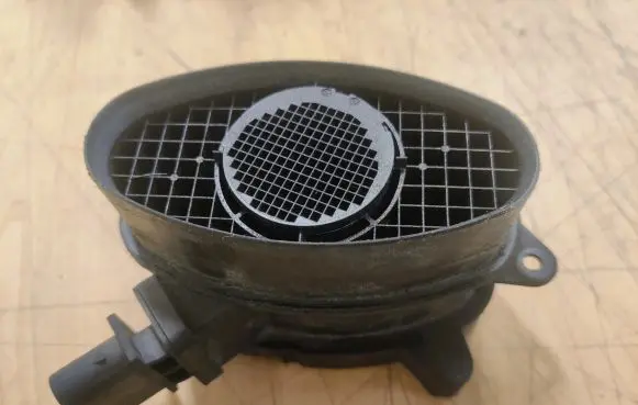 BMW X5 E53 Mass air flow meter 136277887440 77887440 0928400504