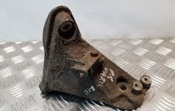 Volvo S70 V70 V70 XC Engine mounting bracket 074199275