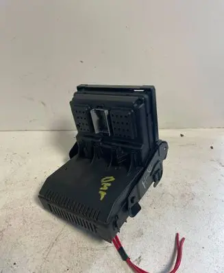 Volvo XC70 Fuse module 30682981 04W283 12216069