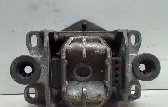 Ford Mondeo Mk III Engine mount bracket P4FPA