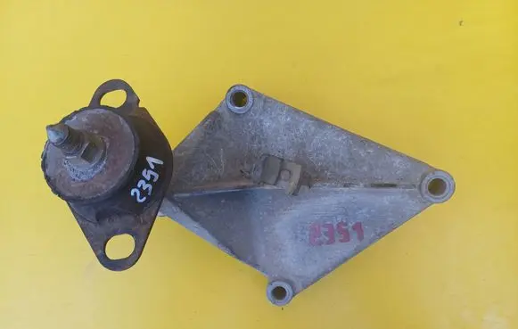 Renault Scenic I Engine mounting bracket 329740441 7700832251