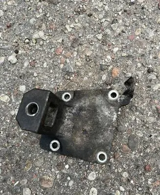 BMW 5 E39 Engine mounting bracket 675122601