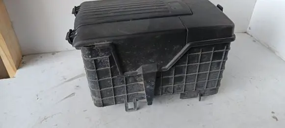 Volkswagen Jetta V Battery box tray 1K0915443A