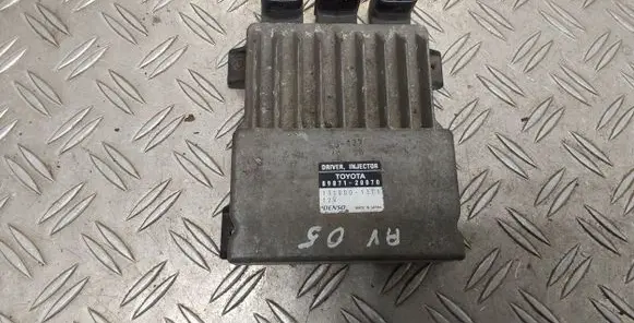 Toyota Avensis T250 Fuel injection control unit/module 8987120070