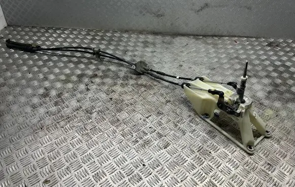 Mazda 3 III Gear shifter/selector BJS746100