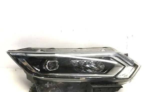 Nissan Qashqai Headlight/headlamp 10019011