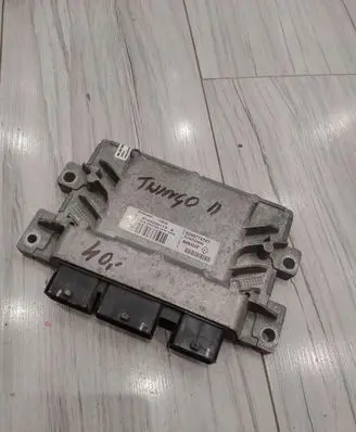 Renault Twingo II Engine control unit/module ECU 8200774747
