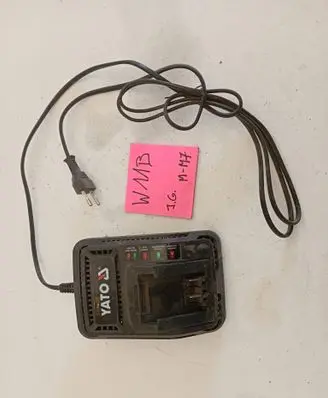 Opel Astra F Battery charger (optional) 220240V