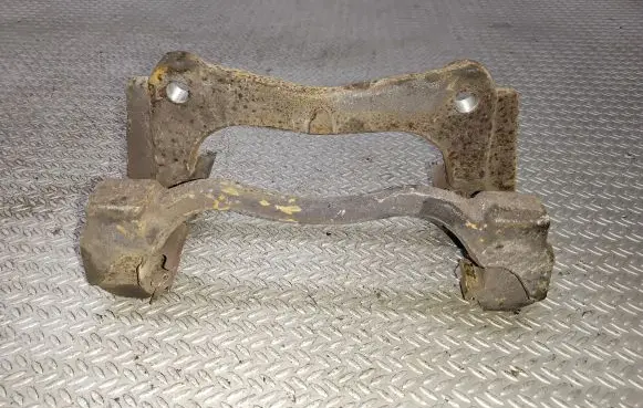 Toyota Avensis T250 Front Brake Caliper Pad/Carrier 