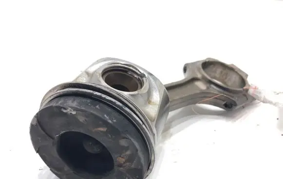 Volvo XC90 Piston with connecting rod