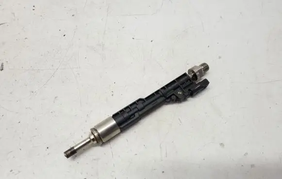 BMW 5 F10 F11 Fuel injector 13647597870 7597870 0261500109
