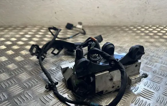 Mercedes-Benz GLE (W166 - C292) Active stabilizer control/valve assembly A1663201158