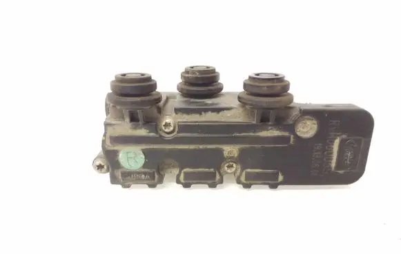 Land Rover Discovery 3 - LR3 Air suspension valve block RVH000055