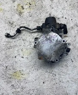 Audi A3 S3 8V Fuel injection high pressure pump 06L