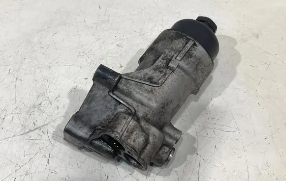 Mercedes-Benz B W245 Oil filter cover A6401800710 70314253 CF6573