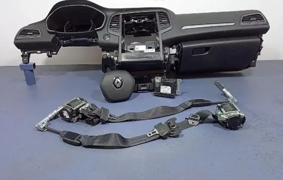 Renault Megane I Dashboard 681008393R