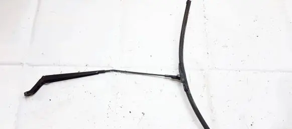 Peugeot 407 Front wiper blade arm