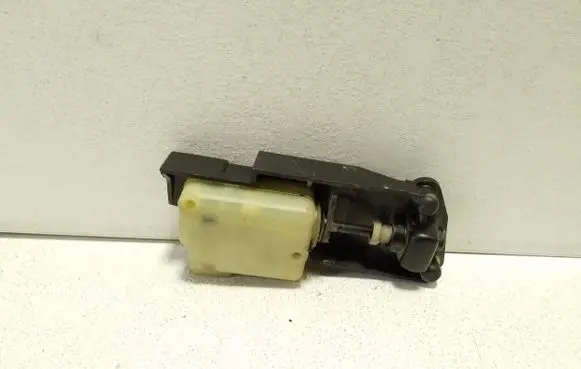 Fuel tank cap lock