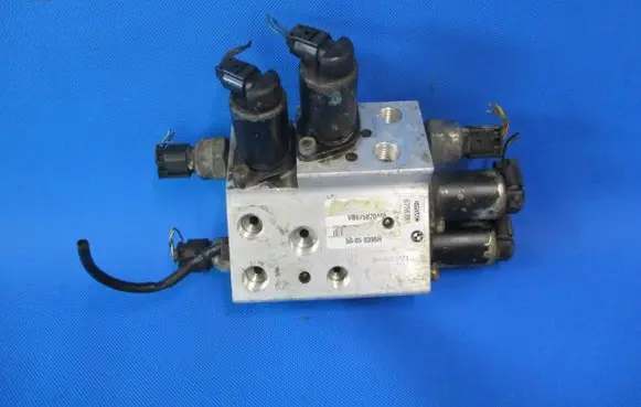 BMW 7 E65 E66 Active stabilizer control/valve assembly 6758704