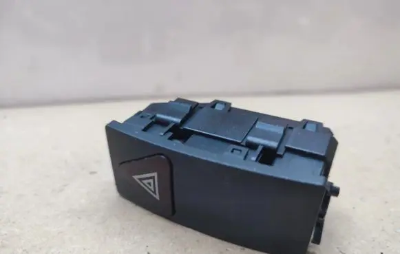 Mercedes-Benz E W212 Hazard light switch 2129052600