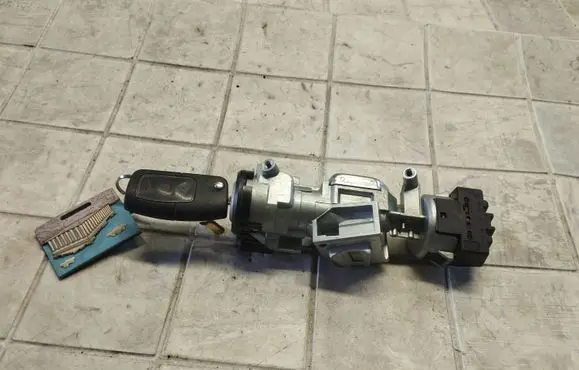Ford Focus C-MAX Ignition lock 3M513F880AC