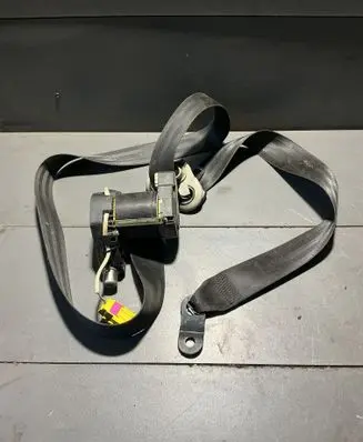 Volkswagen Touran I Front seatbelt 33014051